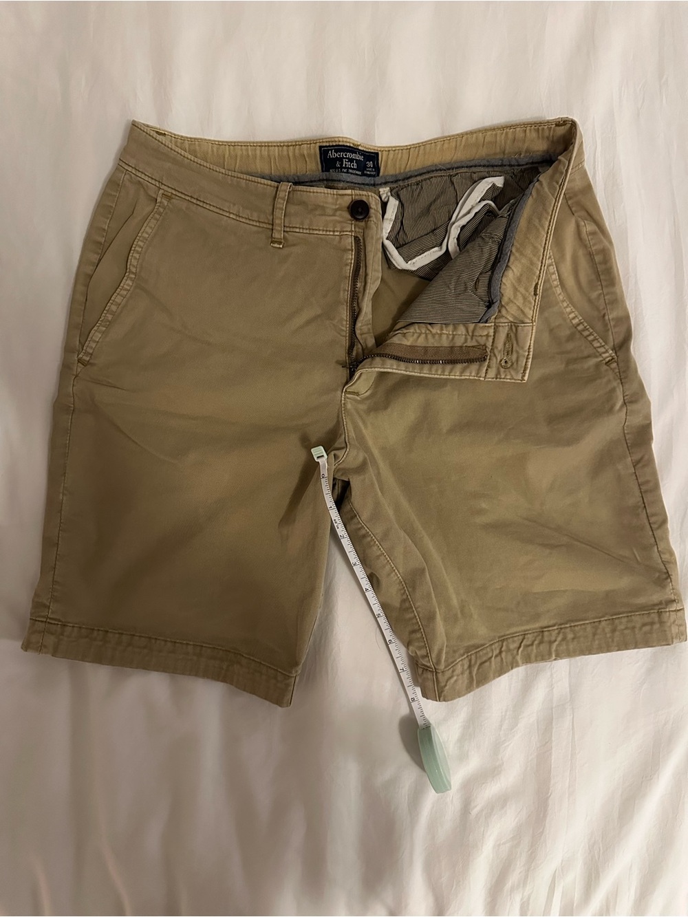Abercrombie & Fitch Men's Tan Flat-Front Chino Shorts